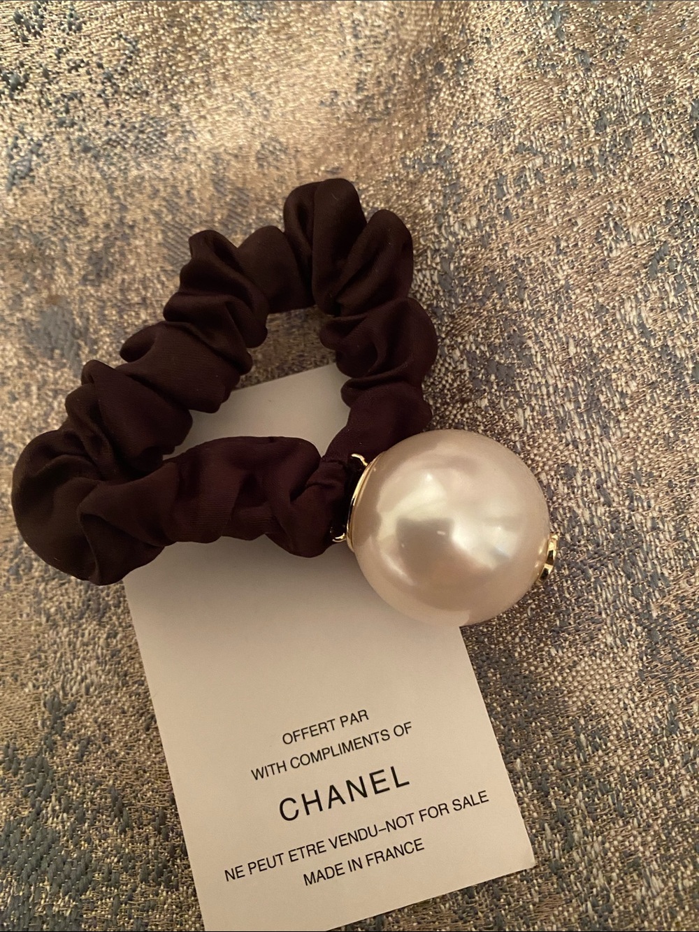 CHANEL gift  Pearl and Gold CC Charm hair tie - Picture 2 of 2